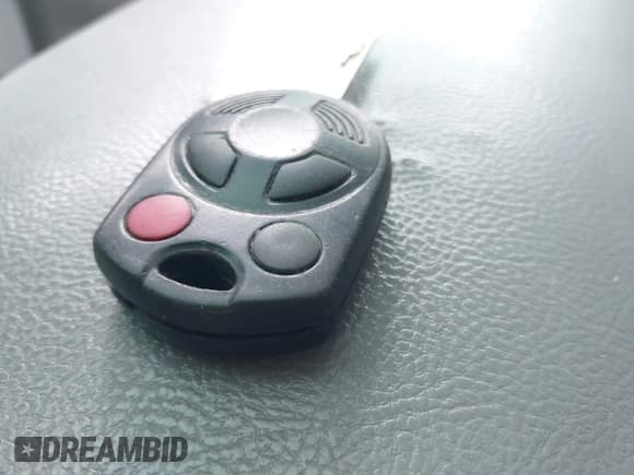 ✅ 2016 Ford Transit Cargo • VIN: 1FTYE1YM6GKB15539 • Lot: 42228687. Wystawiony na IAAI z przebiegiem 326 338 mil. Bezpłatny archiwum sprzedaży aukcyjnych z USA i szczegółowy raport historii pojazdu na DreamBid. Zdjęcie 11.