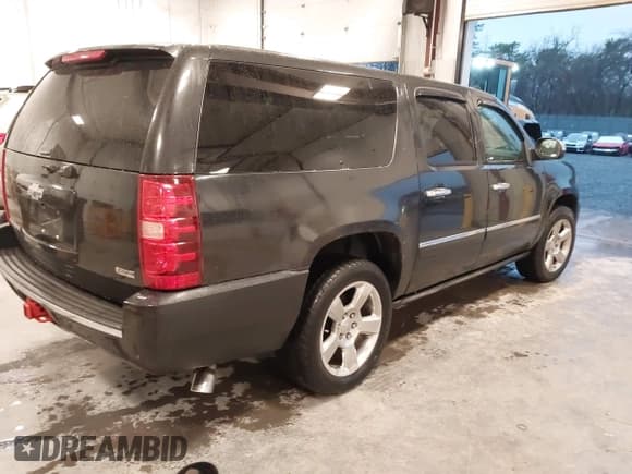 ✅ 2010 Chevrolet Suburban LTZ • VIN: 1GNUKKE36AR197402 • Lot: 43824032. Listed on IAAI with 146,390 mi. Free auction sales archive from the USA and detailed vehicle history report at DreamBid. Image 4.