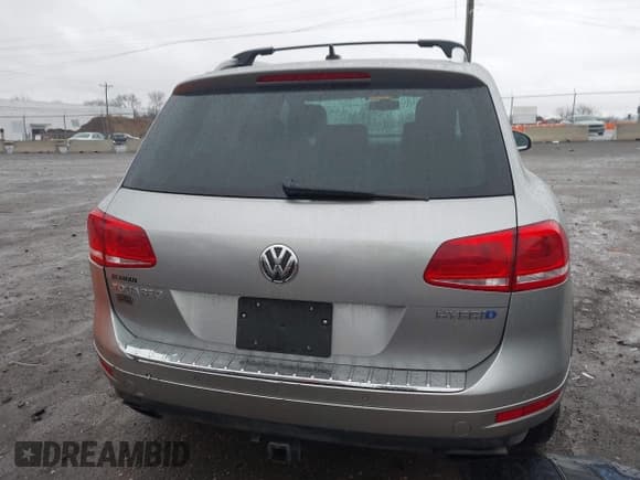 ✅ 2011 Volkswagen Touareg • VIN: WVGFG9BP9BD005967 • Лот: 43753282. Опубликован ранее на IAAI с пробегом 173 170 миль. Бесплатный доступ к архиву аукционных продаж из США и подробный отчёт об истории автомобиля на DreamBid. Изображение 16.