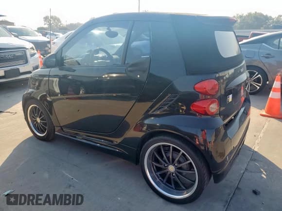 ✅ 2009 Smart fortwo Passion • VIN: WMEEK31X59K243576 • Лот: 80968335. Опубликован ранее на Copart с пробегом 101 847 миль. Бесплатный доступ к архиву аукционных продаж из США и подробный отчёт об истории автомобиля на DreamBid. Изображение 2.