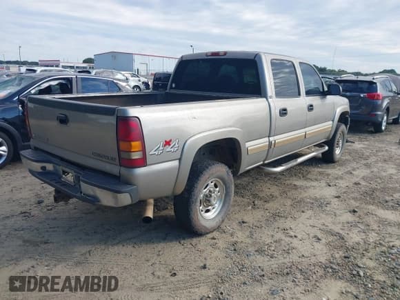✅ 2002 Chevrolet Silverado 2500HD LT • VIN: 1GCHK23U52F235890 • Lot: 43040627. Listed on IAAI with 361,130 mi. Free auction sales archive from the USA and detailed vehicle history report at DreamBid. Image 4.