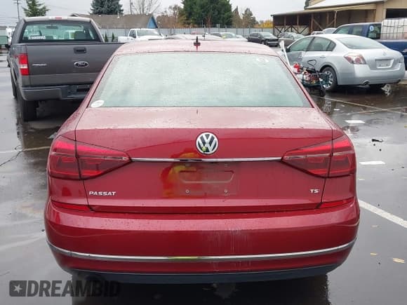 ✅ 2017 Volkswagen Passat S • VIN: 1VWAT7A39HC049038 • Лот: 43634520. Опубликован ранее на IAAI с пробегом 75 547 миль. Бесплатный доступ к архиву аукционных продаж из США и подробный отчёт об истории автомобиля на DreamBid. Изображение 17.