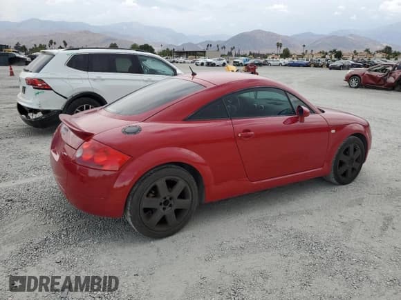 ✅ 2001 Audi TT • VIN: TRUWX28NX11044137 • Lot: 70137525. Wystawiony na Copart z przebiegiem 150 386 mil. Bezpłatny archiwum sprzedaży aukcyjnych z USA i szczegółowy raport historii pojazdu na DreamBid. Zdjęcie 3.