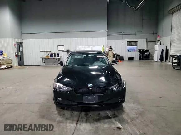 ✅ 2014 BMW 3 Series 320i xDrive • VIN: WBA3C3C56EK200287 • Lot: 90936555. Listed on Copart with 123,490 mi. Free auction sales archive from the USA and detailed vehicle history report at DreamBid. Image 13.