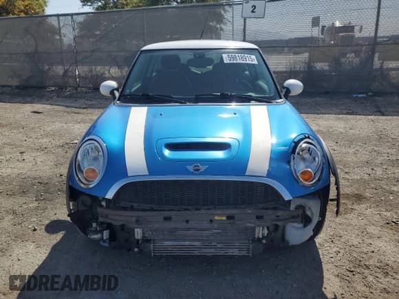 2010 MINI Hardtop S with VIN WMWMF7C58ATX42725, listed as a Copart auction lot 59818915 with 86,452 mi miles and Salvage title. Bid and sale history available at DreamBid. Image 5.