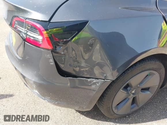 ✅ 2018 Tesla Model 3 Long Range Battery • VIN: 5YJ3E1EA0JF006941 • Lot: 42763357. Listed on IAAI with 66,298 mi. Free auction sales archive from the USA and detailed vehicle history report at DreamBid. Image 12.