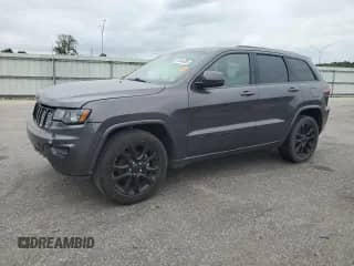 2018 Jeep Grand Cherokee Laredo E z VIN 1C4RJEAG2JC493659, wystawiony jako Copart lot #81046985 z przebiegiem 221 293 mil mil oraz Czysty tytuł • Clean title. Historia ofert i sprzedaży dostępna na DreamBid. Obrazek 1.