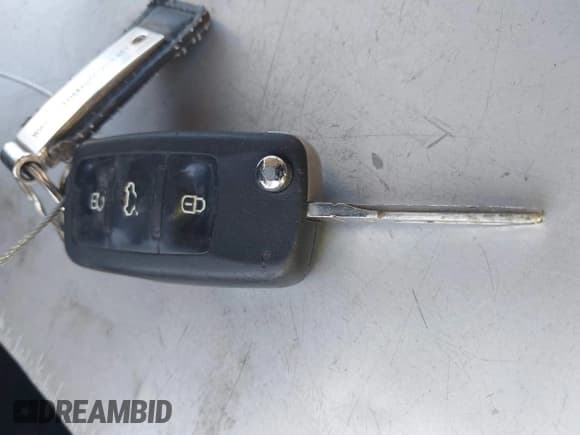 ✅ 2011 Volkswagen Jetta SE • VIN: 3VWBX7AJ6BM114201 • Лот: 43914620. Опубликован ранее на IAAI с пробегом 100 580 миль. Бесплатный доступ к архиву аукционных продаж из США и подробный отчёт об истории автомобиля на DreamBid. Изображение 11.