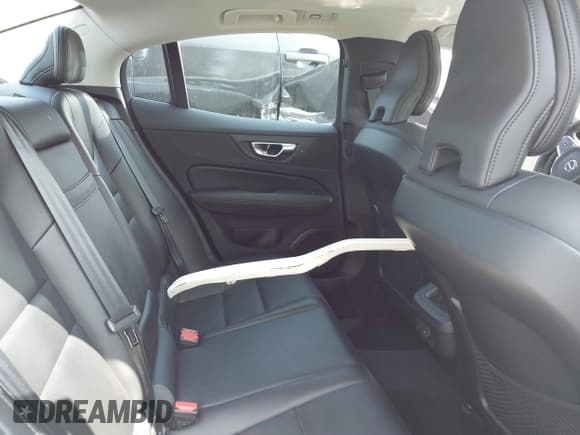 ✅ 2024 Volvo S60 Core Dark Theme • VIN: 7JRL12FK9RG313360 • Lot: 43387047. Listed on IAAI with 28,200 mi. Free auction sales archive from the USA and detailed vehicle history report at DreamBid. Image 8.