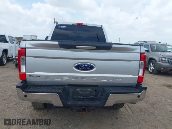 ✅ 2019 Ford F-250 XL • VIN: 1FT7W2BT0KEF68884 • Lot: 42448800. Wystawiony na IAAI z przebiegiem 98 618 mil. Bezpłatny archiwum sprzedaży aukcyjnych z USA i szczegółowy raport historii pojazdu na DreamBid. Zdjęcie 16.