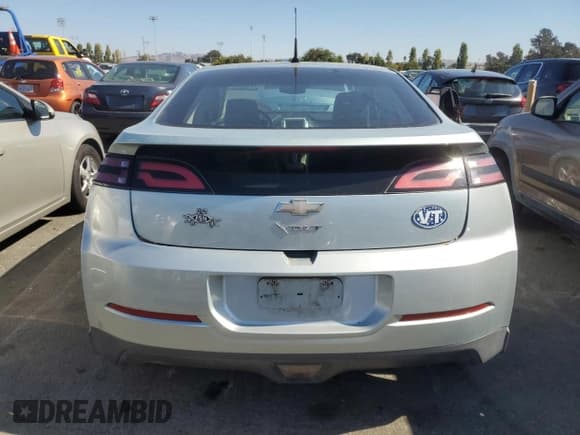 ✅ 2013 Chevrolet Volt • VIN: 1G1RE6E49DU137873 • Lot: 73008804. Wystawiony na Copart z przebiegiem Nie podano. Bezpłatny archiwum sprzedaży aukcyjnych z USA i szczegółowy raport historii pojazdu na DreamBid. Zdjęcie 6.
