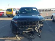 ✅ 2023 Jeep Grand Cherokee Altitude • VIN: 1C4RJGAG6PC662909 • Lot: 42916213. Wystawiony na IAAI z przebiegiem 24 008 mil. Bezpłatny archiwum sprzedaży aukcyjnych z USA i szczegółowy raport historii pojazdu na DreamBid. Zdjęcie 11.