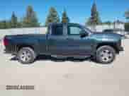 2017 Chevrolet Silverado 1500 LT z VIN 1GCVKREC8HZ178267, wystawiony jako IAAI lot #43403931 z przebiegiem 139 177 mil mil oraz . Historia ofert i sprzedaży dostępna na DreamBid. Obrazek 13.