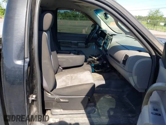 2008 Chevrolet Silverado 1500 Work Truck z VIN 1GCEC14X08Z170361, wystawiony jako IAAI lot #42389874 z przebiegiem 244 026 mil mil oraz . Historia ofert i sprzedaży dostępna na DreamBid. Obrazek 5.