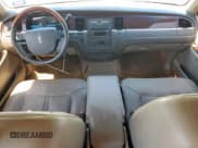 ✅ 2007 Lincoln Town Car Signature Limited • VIN: 1LNHM82W57Y638324 • Лот: 84647375. Опубликован ранее на Copart с пробегом 157 554 миль. Бесплатный доступ к архиву аукционных продаж из США и подробный отчёт об истории автомобиля на DreamBid. Изображение 8.