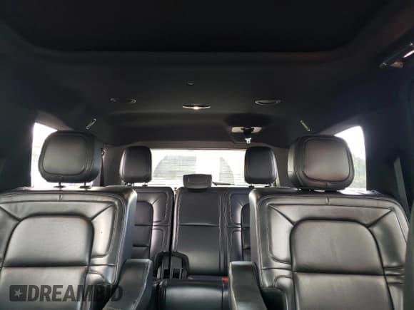 ✅ 2019 Lincoln Navigator Select • VIN: 5LMJJ3HT9KEL15363 • Lot: 66185364. Wystawiony na Copart z przebiegiem 186 779 mil. Bezpłatny archiwum sprzedaży aukcyjnych z USA i szczegółowy raport historii pojazdu na DreamBid. Zdjęcie 10.