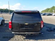 ✅ 2019 Chevrolet Suburban LT • VIN: 1GNSKHKC3KR143958 • Lot: 43214049. Wystawiony na IAAI z przebiegiem 199 490 mil. Bezpłatny archiwum sprzedaży aukcyjnych z USA i szczegółowy raport historii pojazdu na DreamBid. Zdjęcie 16.