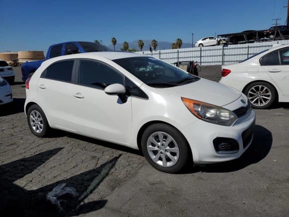 ✅ 2015 Kia Rio LX • VIN: KNADM5A34F6459143 • Lot: 86882935. Wystawiony na Copart z przebiegiem 171 590 mil. Bezpłatny archiwum sprzedaży aukcyjnych z USA i szczegółowy raport historii pojazdu na DreamBid. Zdjęcie 4.