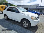 ✅ 2003 Kia Sorento LX • VIN: KNDJC733535047834 • Lot: 60275925. Wystawiony na Copart z przebiegiem 240 281 mil. Bezpłatny archiwum sprzedaży aukcyjnych z USA i szczegółowy raport historii pojazdu na DreamBid. Zdjęcie 4.