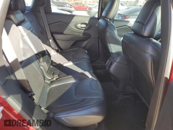 ✅ 2015 Jeep Cherokee Trailhawk • VIN: 1C4PJMBS8FW549081 • Lot: 92130325. Listed on Copart with 157,279 mi. Free auction sales archive from the USA and detailed vehicle history report at DreamBid. Image 11.