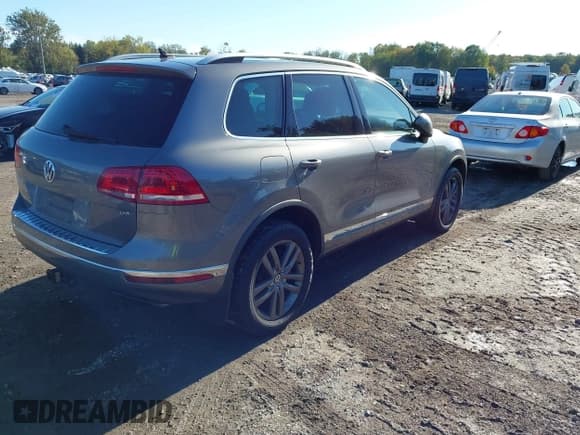 ✅ 2016 Volkswagen Touareg Lux • VIN: WVGEF9BP5GD001470 • Lot: 43376486. Wystawiony na IAAI z przebiegiem 193 002 mil. Bezpłatny archiwum sprzedaży aukcyjnych z USA i szczegółowy raport historii pojazdu na DreamBid. Zdjęcie 4.