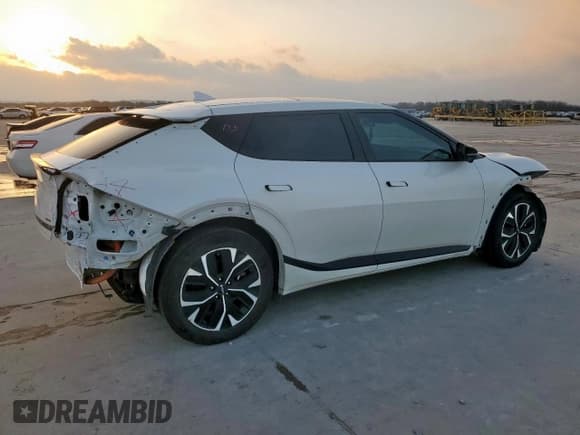 ✅ 2022 Kia EV6 GT-Line • VIN: KNDC44LA8N5080509 • Лот: 48959475. Опубликован ранее на Copart с пробегом 44 088 миль. Бесплатный доступ к архиву аукционных продаж из США и подробный отчёт об истории автомобиля на DreamBid. Изображение 3.