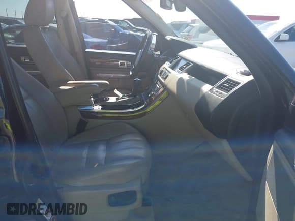 ✅ 2010 Land Rover Range Rover Sport HSE Lux • VIN: SALSK2D41AA218397 • Lot: 42457889. Listed on IAAI with 205,307 mi. Free auction sales archive from the USA and detailed vehicle history report at DreamBid. Image 5.