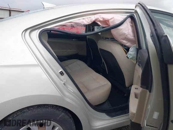 2017 Hyundai Elantra SE z VIN KMHD74LF9HU424538, wystawiony jako IAAI lot #43245779 z przebiegiem 136 683 mil mil oraz . Historia ofert i sprzedaży dostępna na DreamBid. Obrazek 8.