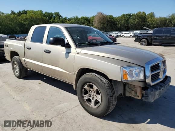 2005 Dodge Dakota SLT with VIN 1D7HW48N15S260885, listed as a Copart auction lot 71652084 with 189,214 mi miles and Salvage title. Bid and sale history available at DreamBid. Image 4.