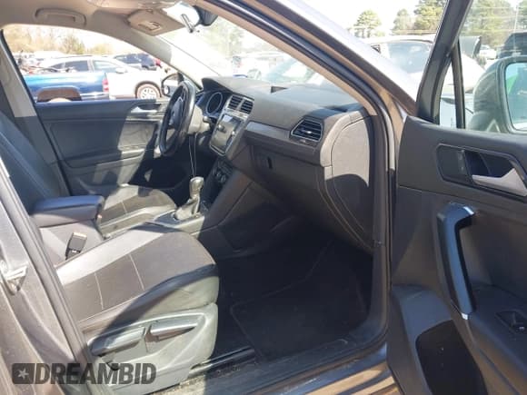 ✅ 2018 Volkswagen Tiguan SEL • VIN: 3VV3B7AX6JM001231 • Лот: 41781659. Опубликован ранее на IAAI с пробегом 137 930 миль. Бесплатный доступ к архиву аукционных продаж из США и подробный отчёт об истории автомобиля на DreamBid. Изображение 5.