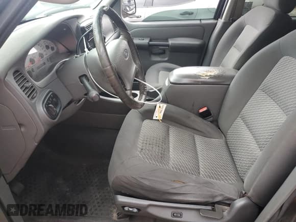 ✅ 2004 Ford Explorer Sport Trac XLS • VIN: 1FMZU77K64UC20720 • Lot: 61735095. Wystawiony na Copart z przebiegiem 213 549 mil. Bezpłatny archiwum sprzedaży aukcyjnych z USA i szczegółowy raport historii pojazdu na DreamBid. Zdjęcie 7.