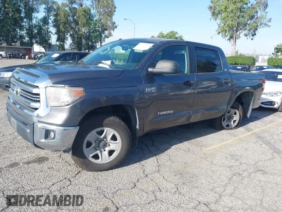 ✅ 2017 Toyota Tundra SR5 • VIN: 5TFDY5F10HX616873 • Лот: 42270989. Опубликован ранее на IAAI с пробегом 130 335 миль. Бесплатный доступ к архиву аукционных продаж из США и подробный отчёт об истории автомобиля на DreamBid. Изображение 2.