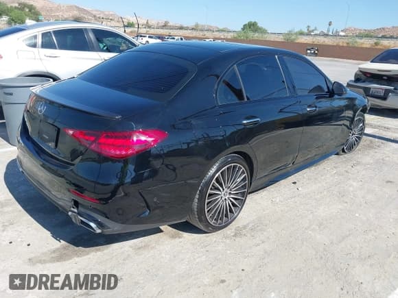 ✅ 2024 Mercedes-Benz C 300 • VIN: W1KAF4GB1RR200448 • Лот: 42979707. Опубликован ранее на IAAI с пробегом 17 599 миль. Бесплатный доступ к архиву аукционных продаж из США и подробный отчёт об истории автомобиля на DreamBid. Изображение 4.