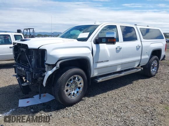 ✅ 2017 GMC Sierra 2500HD Denali • VIN: 1GT12UEYXHF110776 • Лот: 42161309. Опубликован ранее на IAAI с пробегом 103 634 миль. Бесплатный доступ к архиву аукционных продаж из США и подробный отчёт об истории автомобиля на DreamBid. Изображение 2.