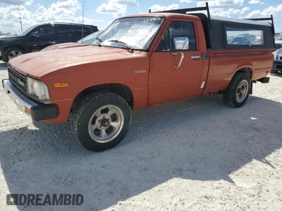 ✅ 1983 Toyota Pickup • VIN: JT4RN44DXD1132275 • Лот: 76911854. Опубликован ранее на Copart с пробегом 98 438 миль. Бесплатный доступ к архиву аукционных продаж из США и подробный отчёт об истории автомобиля на DreamBid. Изображение 1.