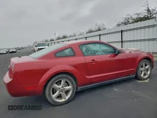 ✅ 2008 Ford Mustang Deluxe • VIN: 1ZVHT80N085130957 • Lot: 94961935. Wystawiony na Copart z przebiegiem 70 430 mil. Bezpłatny archiwum sprzedaży aukcyjnych z USA i szczegółowy raport historii pojazdu na DreamBid. Zdjęcie 3.