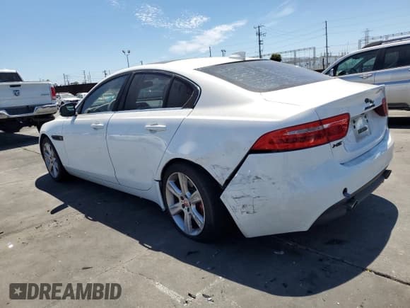 ✅ 2017 Jaguar XE 25t Prestige • VIN: SAJAE4BG1HA952939 • Lot: 63829485. Wystawiony na Copart z przebiegiem 67 543 mil. Bezpłatny archiwum sprzedaży aukcyjnych z USA i szczegółowy raport historii pojazdu na DreamBid. Zdjęcie 2.