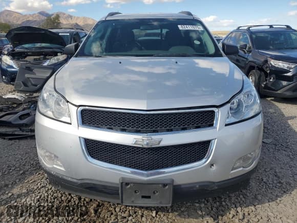 ✅ 2011 Chevrolet Traverse LS • VIN: 1GNKVEED9BJ101979 • Lot: 82411975. Wystawiony na Copart z przebiegiem 159 074 mil. Bezpłatny archiwum sprzedaży aukcyjnych z USA i szczegółowy raport historii pojazdu na DreamBid. Zdjęcie 5.