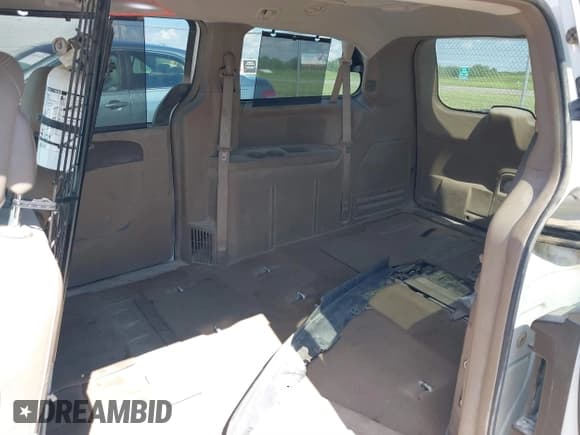 ✅ 2015 Chrysler Town & Country Touring • VIN: 2C4RC1BG1FR697899 • Lot: 39444459. Wystawiony na IAAI z przebiegiem 199 690 mil. Bezpłatny archiwum sprzedaży aukcyjnych z USA i szczegółowy raport historii pojazdu na DreamBid. Zdjęcie 6.