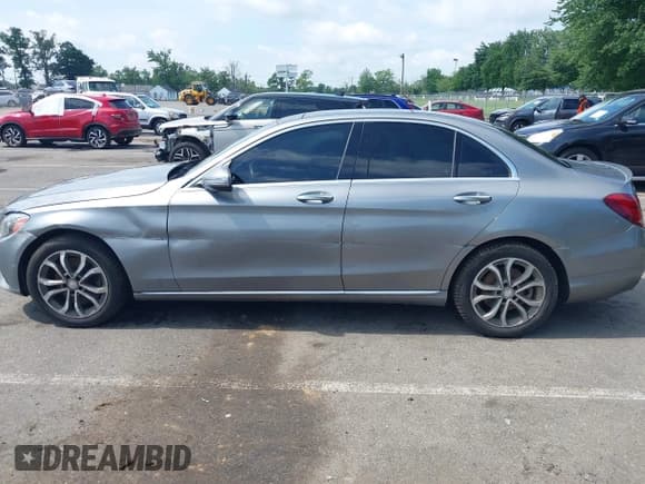✅ 2016 Mercedes-Benz C 300 • VIN: 55SWF4KB1GU135738 • Lot: 42741281. Wystawiony na IAAI z przebiegiem 140 003 mil. Bezpłatny archiwum sprzedaży aukcyjnych z USA i szczegółowy raport historii pojazdu na DreamBid. Zdjęcie 14.