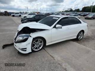 ✅ 2013 Mercedes-Benz C 300 Sport • VIN: WDDGF8AB6DR283491 • Lot: 71038585. Wystawiony na Copart z przebiegiem 126 719 mil. Bezpłatny archiwum sprzedaży aukcyjnych z USA i szczegółowy raport historii pojazdu na DreamBid. Zdjęcie 1.