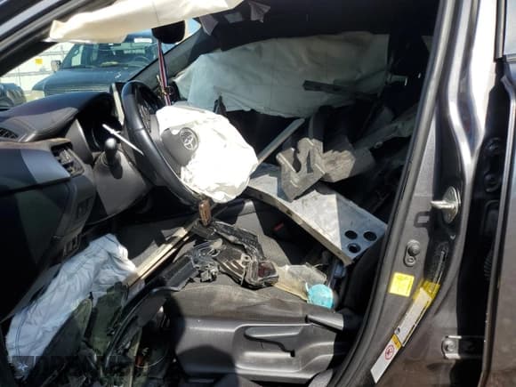 ✅ 2019 Toyota C-HR XLE • VIN: JTNKHMBX0K1041868 • Лот: 68852545. Опубликован ранее на Copart с пробегом 137 593 миль. Бесплатный доступ к архиву аукционных продаж из США и подробный отчёт об истории автомобиля на DreamBid. Изображение 7.