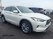 ✅ 2019 Infiniti QX50 Essential • VIN: 3PCAJ5M3XKF136479 • Lot: 41677308. Wystawiony na IAAI z przebiegiem 64 511 mil. Bezpłatny archiwum sprzedaży aukcyjnych z USA i szczegółowy raport historii pojazdu na DreamBid. Zdjęcie 1.