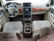 ✅ 2008 Chrysler Town & Country LX • VIN: 2A8HR44H48R738460 • Лот: 80452935. Опубликован ранее на Copart с пробегом 186 019 миль. Бесплатный доступ к архиву аукционных продаж из США и подробный отчёт об истории автомобиля на DreamBid. Изображение 8.