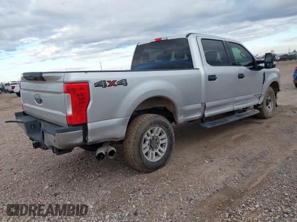 ✅ 2019 Ford F-250 XL • VIN: 1FT7W2BT9KED09942 • Lot: 43417968. Listed on IAAI with 358,794 mi. Free auction sales archive from the USA and detailed vehicle history report at DreamBid. Image 4.
