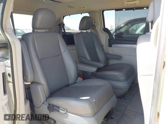 ✅ 2011 Volkswagen Routan SE • VIN: 2V4RW3DGXBR805002 • Lot: 42281499. Listed on IAAI with 139,913 mi. Free auction sales archive from the USA and detailed vehicle history report at DreamBid. Image 8.