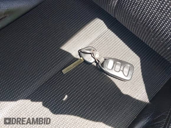 2012 Hyundai Veloster w/Gray Int z VIN KMHTC6ADXCU028115, wystawiony jako IAAI lot #42361550 z przebiegiem 118 920 mil mil oraz . Historia ofert i sprzedaży dostępna na DreamBid. Obrazek 11.