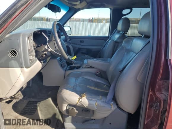 ✅ 2000 Chevrolet Suburban LT • VIN: 3GNFK16T4YG147769 • Лот: 49355295. Опубликован ранее на Copart с пробегом 267 164 миль. Бесплатный доступ к архиву аукционных продаж из США и подробный отчёт об истории автомобиля на DreamBid. Изображение 7.