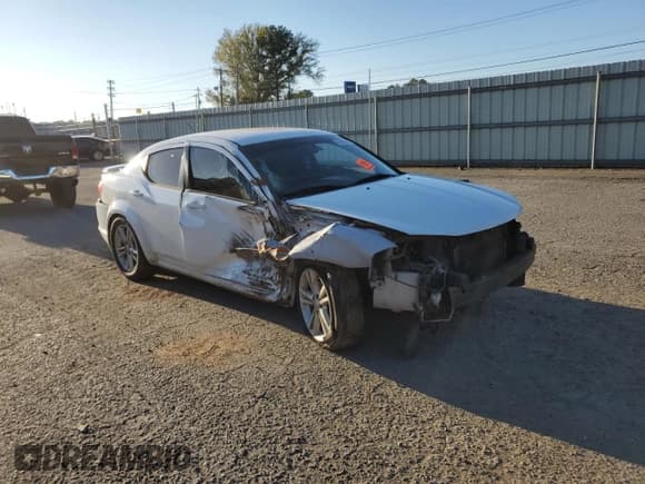✅ 2014 Dodge Avenger SE • VIN: 1C3CDZABXEN227992 • Lot: 82665504. Wystawiony na Copart z przebiegiem 212 844 mil. Bezpłatny archiwum sprzedaży aukcyjnych z USA i szczegółowy raport historii pojazdu na DreamBid. Zdjęcie 4.