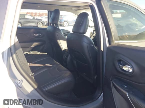 ✅ 2021 Jeep Cherokee Latitude Lux • VIN: 1C4PJLMX2MD103522 • Лот: 43630620. Опубликован ранее на IAAI с пробегом 60 653 миль. Бесплатный доступ к архиву аукционных продаж из США и подробный отчёт об истории автомобиля на DreamBid. Изображение 8.